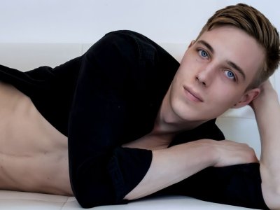Sweety_Chris naked stripping on cam for live sex video chat