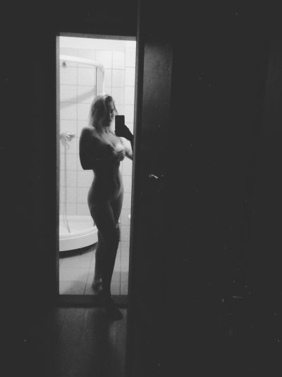 sweety_muffin naked stripping on cam for live sex video chat
