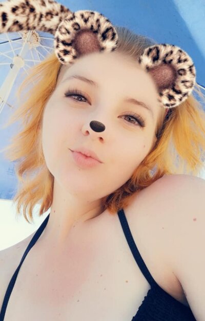SweetyBahiti naked stripping on cam for live sex video chat