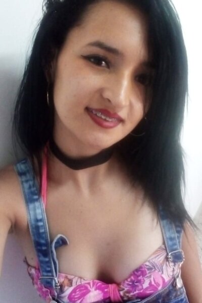 Tammy_Dream naked stripping on cam for live sex video chat