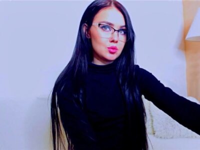 Tamy_Jade naked stripping on cam for live sex video chat