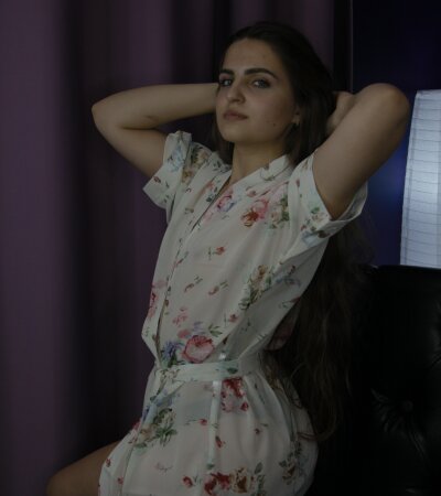 Tanniana naked stripping on cam for live sex video chat