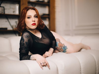 TemptingFox naked stripping on cam for live sex video chat