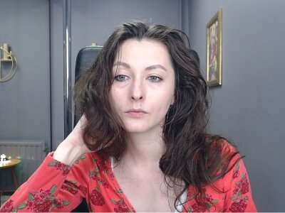 Tessa_X naked stripping on cam for live sex video chat