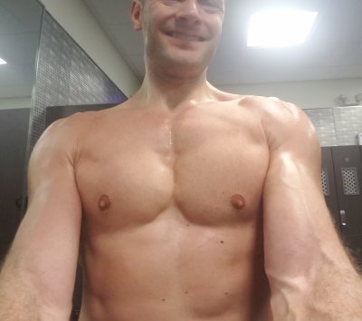 Thecliffsedge naked stripping on cam for live sex video chat