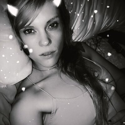 TheDaisyChaos naked stripping on cam for live sex video chat