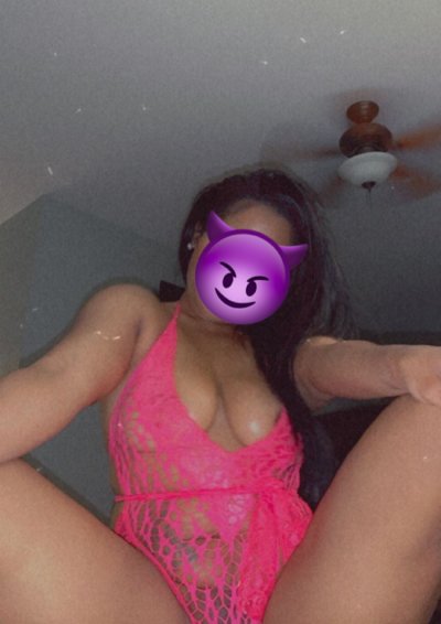 TierrasoSweet naked stripping on cam for live sex video chat