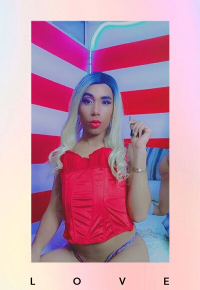 TIFANNYTHOMPSON naked stripping on cam for live sex video chat