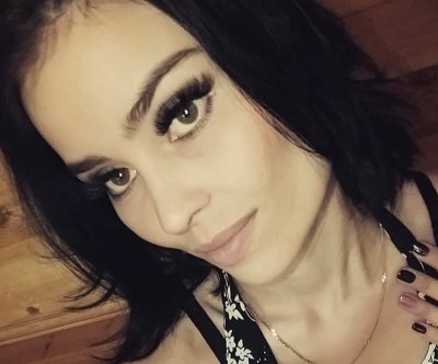 Tinelllia naked stripping on cam for live sex video chat