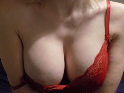 Trinity1994 naked stripping on cam for live sex video chat