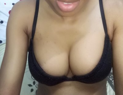 tumeloqueen naked stripping on cam for live sex video chat