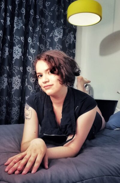 valeria420 naked stripping on cam for live sex video chat