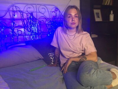 ValeryWood naked stripping on cam for live sex video chat
