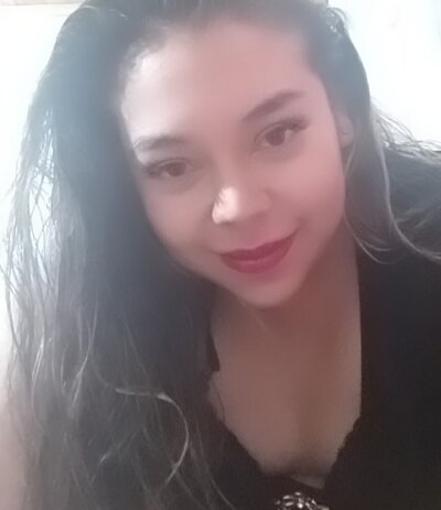 Vanessa_Curvy naked stripping on cam for live sex video chat