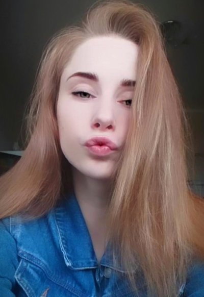 Vanessa_Lo naked stripping on cam for live sex video chat