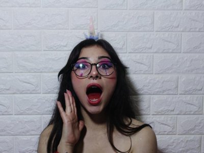 vannesaaa_0 naked stripping on cam for live sex video chat