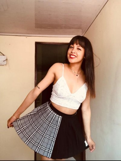 vannesaandapryl naked stripping on cam for live sex video chat