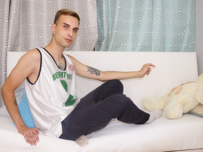 VermandoMessy naked stripping on cam for live sex video chat