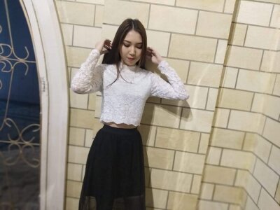 Very_NiceRaii naked stripping on cam for live sex video chat