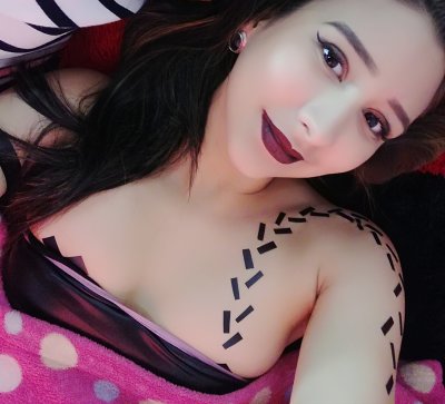 VickyPetite naked stripping on cam for live sex video chat