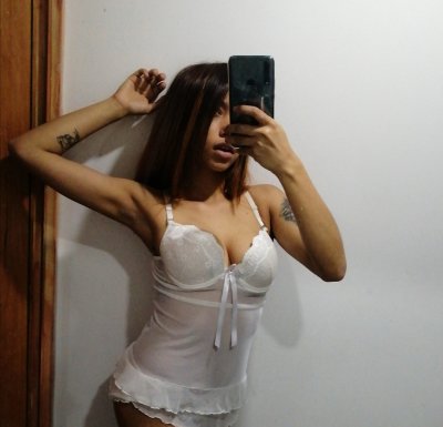 VictoriaLovely_ naked stripping on cam for live sex video chat
