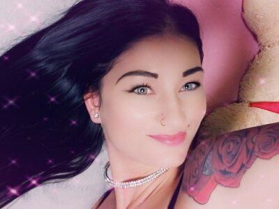 ViktoriaWild naked stripping on cam for live sex video chat