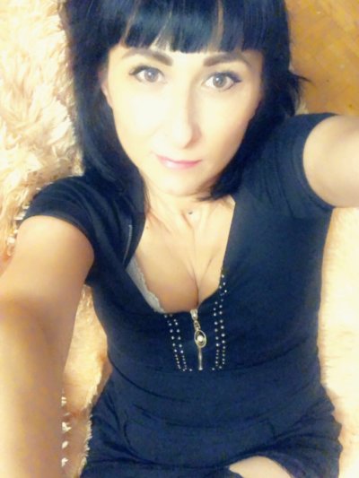 WhiteJane naked stripping on cam for live sex video chat