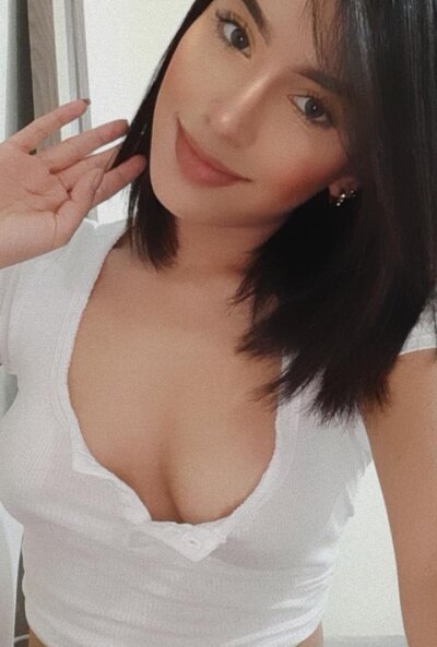 Wild_sara naked stripping on cam for live sex video chat