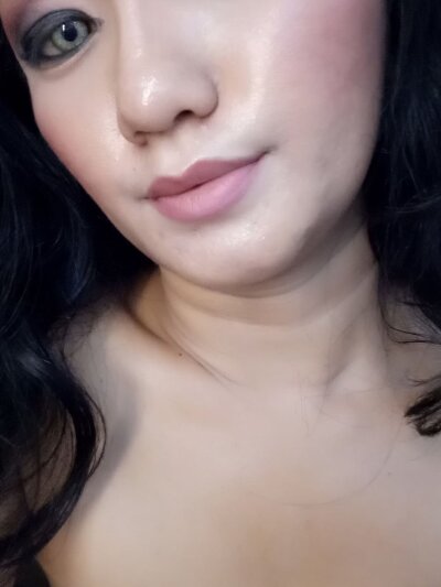 WildFlowerSophie naked stripping on cam for live sex video chat