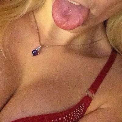 Wonderful_harlot naked stripping on cam for live sex video chat