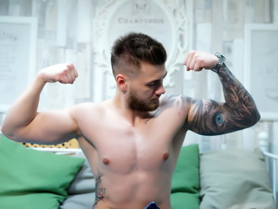xxxERICK_KINGxxx naked stripping on cam for live sex video chat