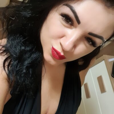 Your_fantasy_xxx naked stripping on cam for live sex video chat