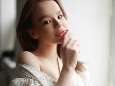 Your_sweet_Linda naked stripping on cam for live sex video chat