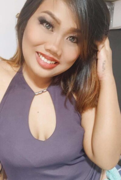 yourmorenabb naked stripping on cam for live sex video chat