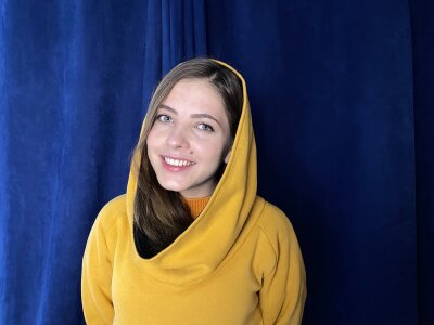 YukaryJones naked stripping on cam for live sex video chat