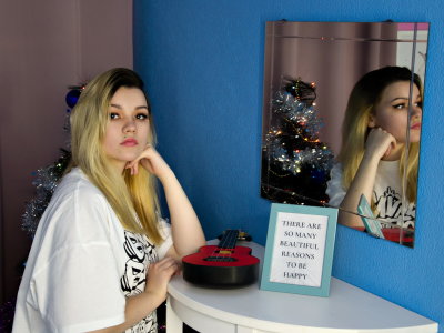 YummyCherryPie naked stripping on cam for live sex video chat