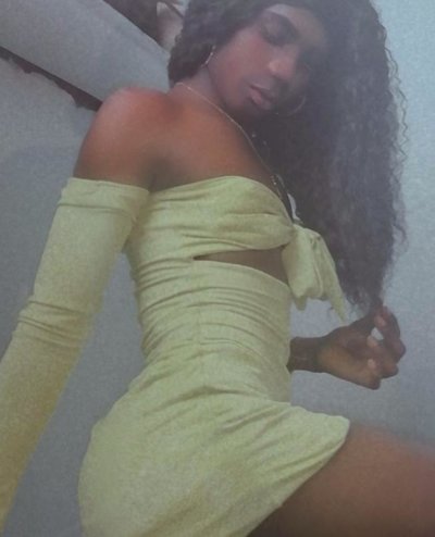 Zeidayxxx naked stripping on cam for live sex video chat