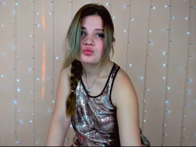 Zlata_goldd naked stripping on cam for live sex video chat