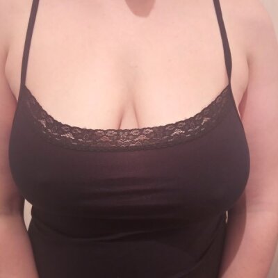 0utgirl naked stripping on cam for live sex video chat