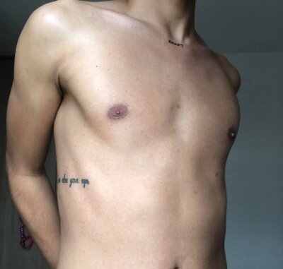 Aaron_williams69 naked stripping on cam for live sex video chat