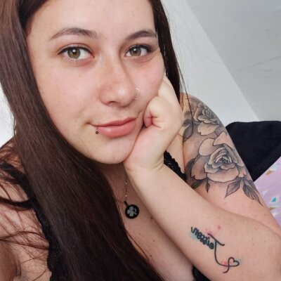 abril_0 naked stripping on cam for live sex video chat