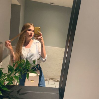 AdelinaLoveee naked stripping on cam for live sex video chat