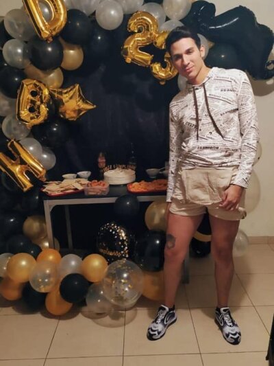 alanboysexx naked stripping on cam for live sex video chat