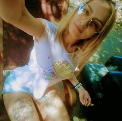 Alexxa_Blairr naked stripping on cam for live sex video chat