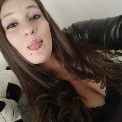 alice-lopezz naked stripping on cam for live sex video chat