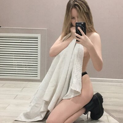 alice_jsk naked stripping on cam for live sex video chat