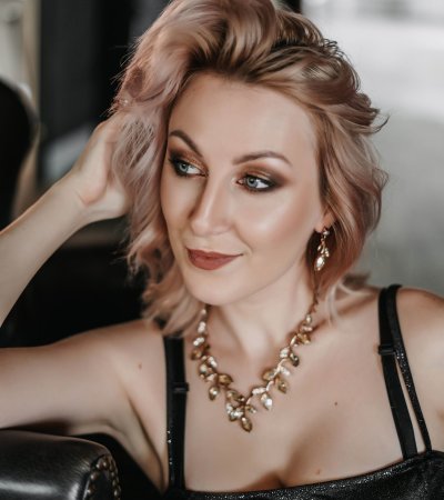 AlisaNelson naked stripping on cam for live sex video chat