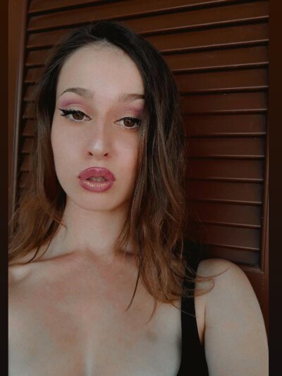 AmandaxJustin naked stripping on cam for live sex video chat