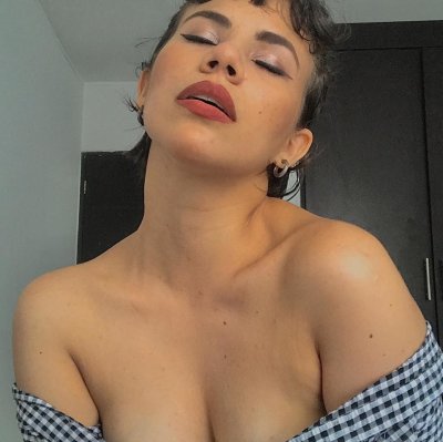 amarantasweet naked stripping on cam for live sex video chat