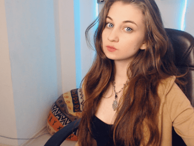 Anavica naked stripping on cam for live sex video chat